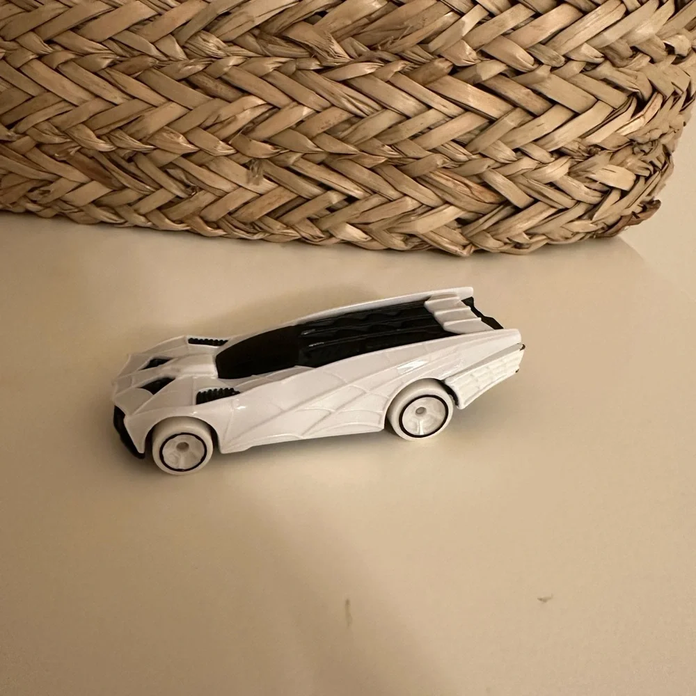 2016 Hot Wheels Marvel Spider-Man Web Die-Cast 1:64 Car Action-Packed Adventure